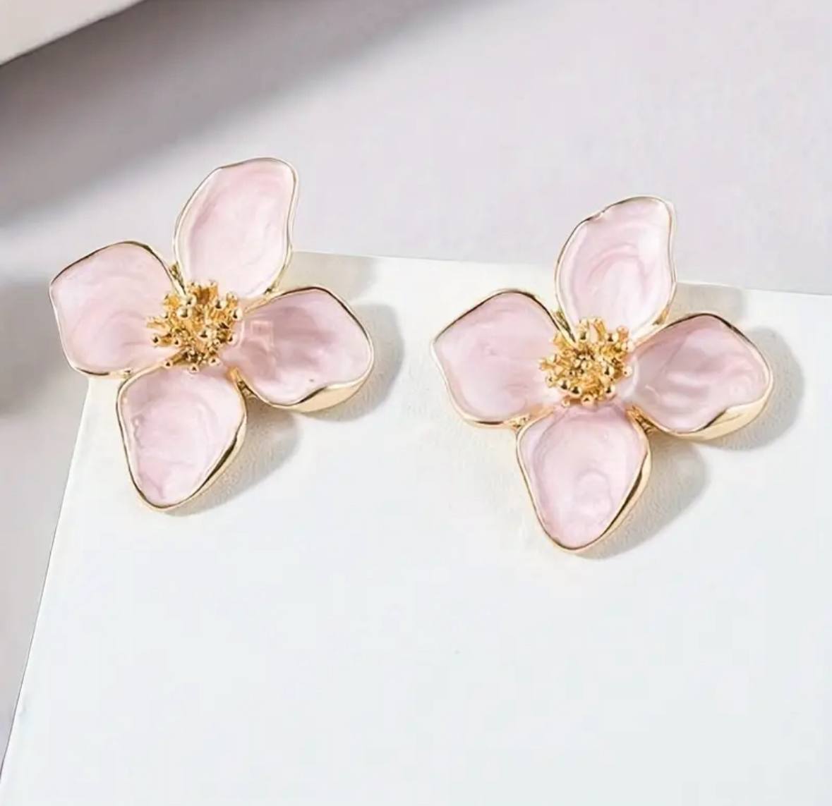 Boucles Rose Pétale – Douceur Florale & Féminité Délicate