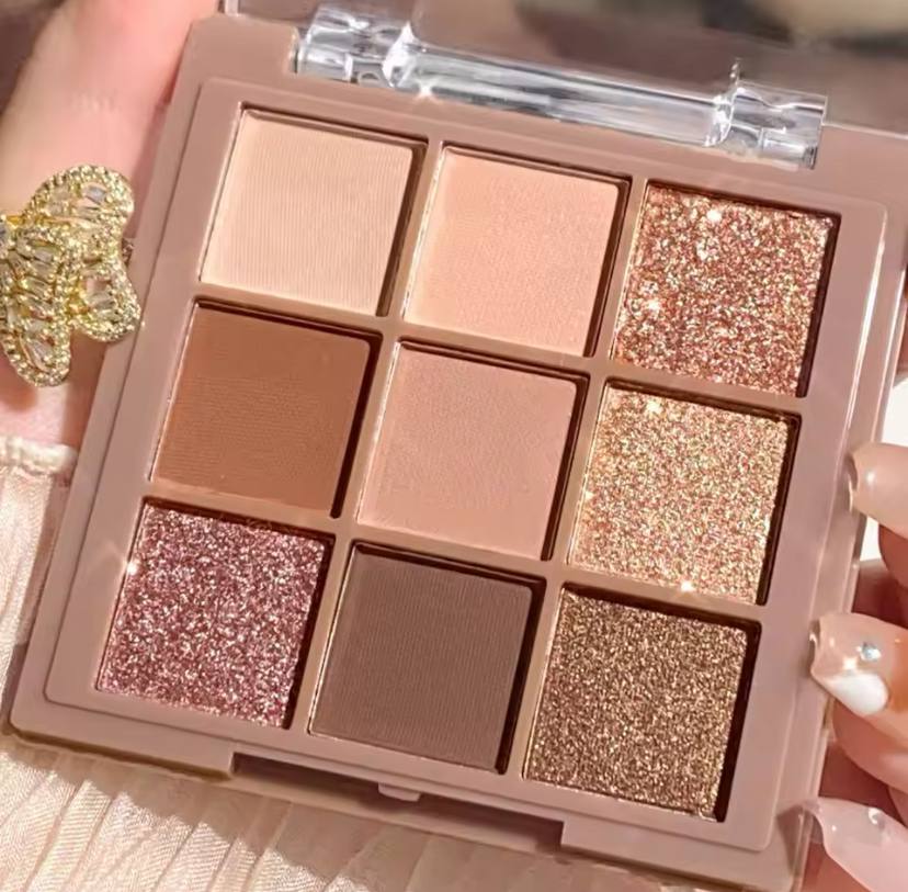 L’Essentielle Beauté – Palette 9 Couleurs Subtiles & Lumineuses, Waterproof, Résultat Studio