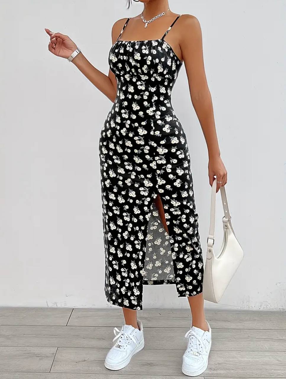 Robe Fleurie Élancée – Liberté & Séduction d’Été